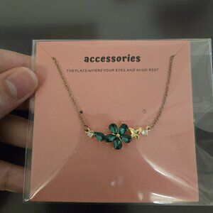 Green flower necklace